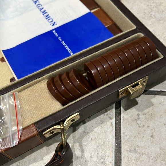 Backgammon set in case beautiful set - Picture 6 of 7